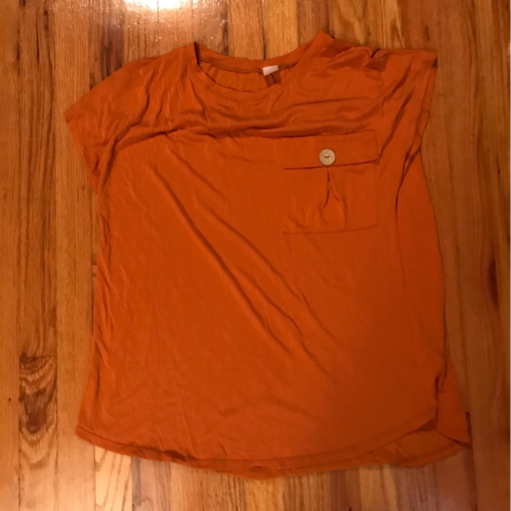 I Joah premium gold short sleeve top with button pocket and back pleat